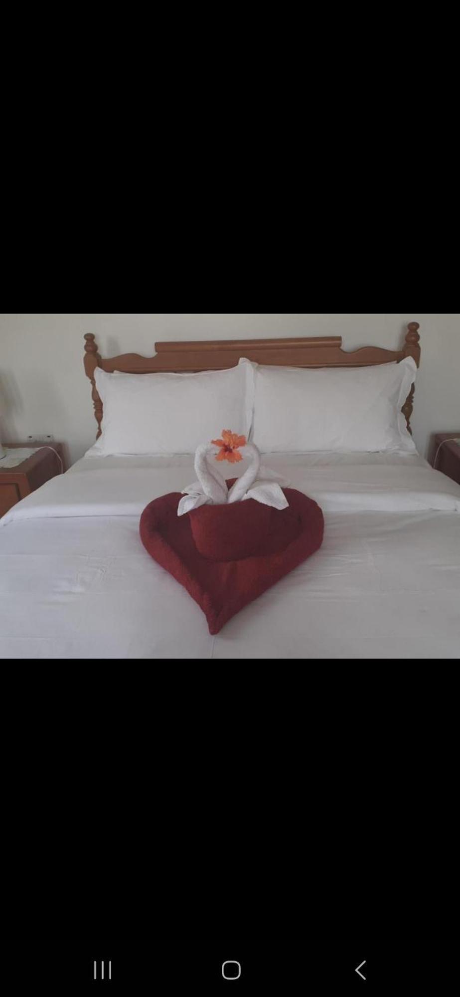 Gigi'S Self Catering Apartment Port Glaud Kamer foto